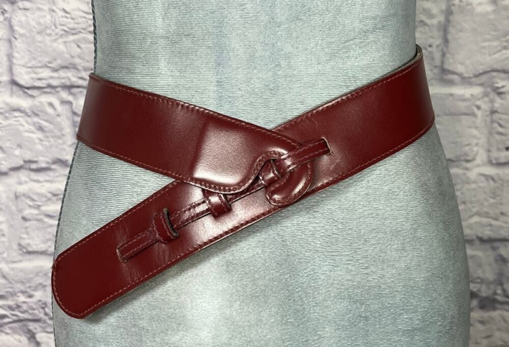 Unique Vintage Anne Klein Leather Belt with Unusual Hook-like Buckle